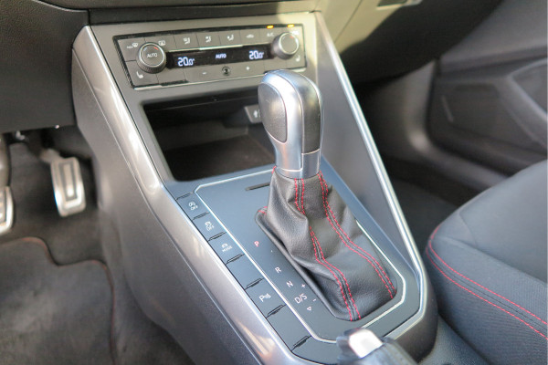 Volkswagen Polo 2.0 TSI GTI 147kw 200PK DSG Led, Virtual cockpit , Stoelverwarming , Navi , Carplay, PDC, Schakelflippers , Camera ,Adaptive cruise  , etc. (Recent onderhouden , historie volledig bekend)