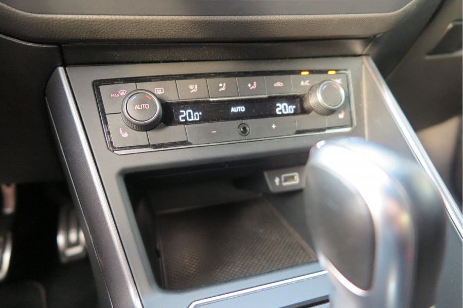 Volkswagen Polo 2.0 TSI GTI 147kw 200PK DSG Led, Virtual cockpit , Stoelverwarming , Navi , Carplay, PDC, Schakelflippers , Camera ,Adaptive cruise  , etc. (Recent onderhouden , historie volledig bekend)