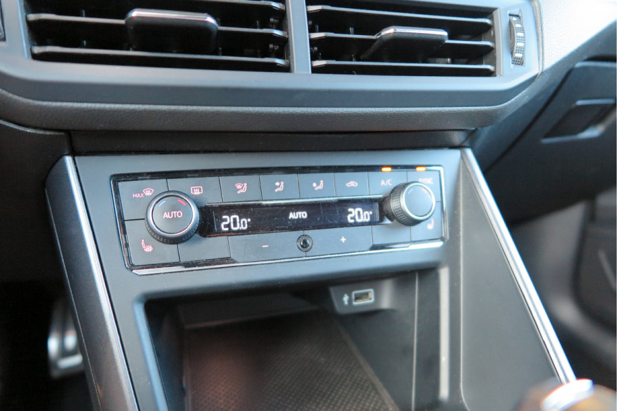 Volkswagen Polo 2.0 TSI GTI 147kw 200PK DSG Led, Virtual cockpit , Stoelverwarming , Navi , Carplay, PDC, Schakelflippers , Camera ,Adaptive cruise  , etc. (Recent onderhouden , historie volledig bekend)