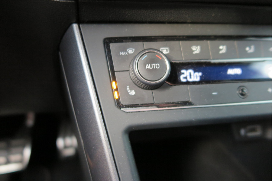 Volkswagen Polo 2.0 TSI GTI 147kw 200PK DSG Led, Virtual cockpit , Stoelverwarming , Navi , Carplay, PDC, Schakelflippers , Camera ,Adaptive cruise  , etc. (Recent onderhouden , historie volledig bekend)