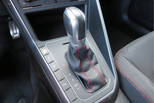 Volkswagen Polo 2.0 TSI GTI 147kw 200PK DSG Led, Virtual cockpit , Stoelverwarming , Navi , Carplay, PDC, Schakelflippers , Camera ,Adaptive cruise  , etc. (Recent onderhouden , historie volledig bekend)
