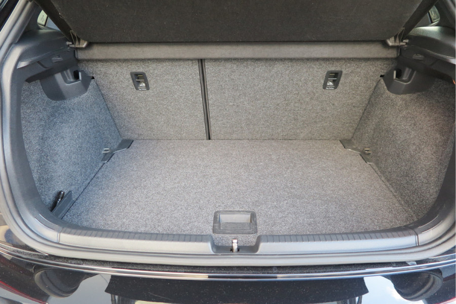 Volkswagen Polo 2.0 TSI GTI 147kw 200PK DSG Led, Virtual cockpit , Stoelverwarming , Navi , Carplay, PDC, Schakelflippers , Camera ,Adaptive cruise  , etc. (Recent onderhouden , historie volledig bekend)