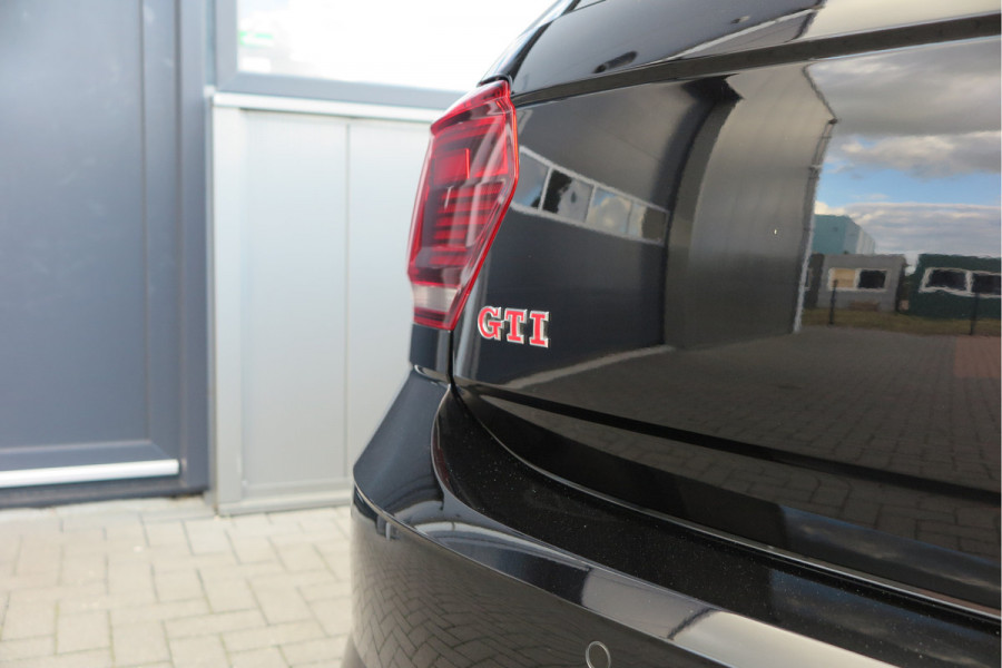 Volkswagen Polo 2.0 TSI GTI 147kw 200PK DSG Led, Virtual cockpit , Stoelverwarming , Navi , Carplay, PDC, Schakelflippers , Camera ,Adaptive cruise  , etc. (Recent onderhouden , historie volledig bekend)