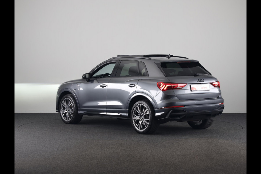 Audi Q3 45 TFSI e S edition 245pk | Panoramadak | Lederen bekleding | Parkeercamera | Elektrisch verstelbare voorstoelen | Adaptieve demping
