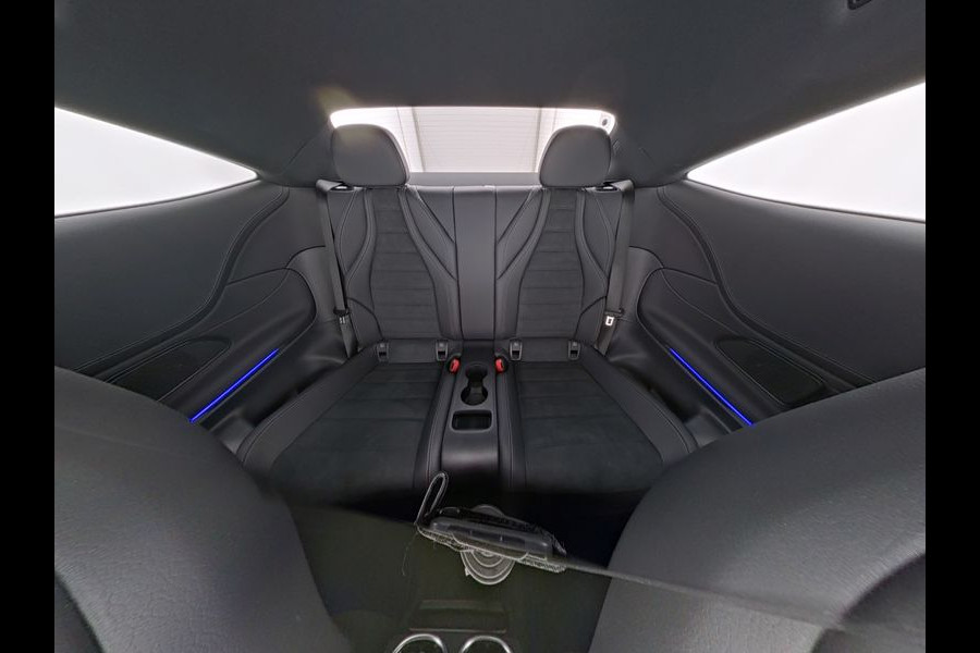 Mercedes-Benz CLE Coupé 300 e AMG Plug-In Hybride AMG Line Premium | Night Pakket | Panorama Schuif-Kanteldak | Stoel en Stuurverwarming | Memory Stoelen. Inclusief 24 maanden MB Certified garantie voor Europa.