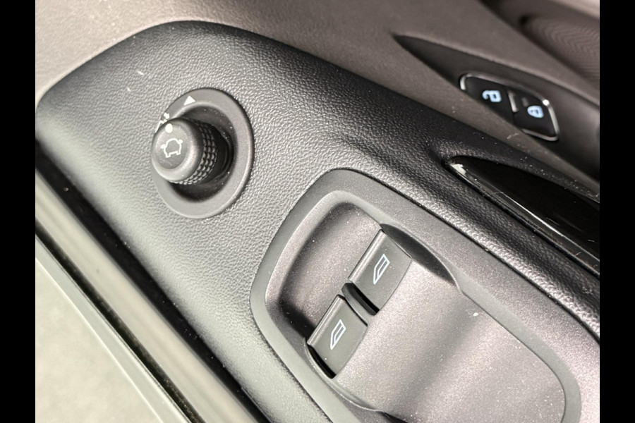 Ford Transit Custom 300 2.0 TDCI L2H1 Limited Dubbele cabine Automaat Navigatie Airco 2 Schuifdeuren Trekhaak PDC Carplay DAB