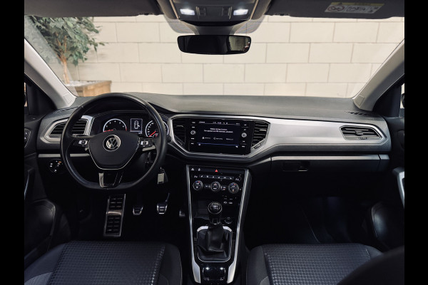 Volkswagen T-Roc 1.5 TSI Active | 17" | CarPlay | Stoelverw. |