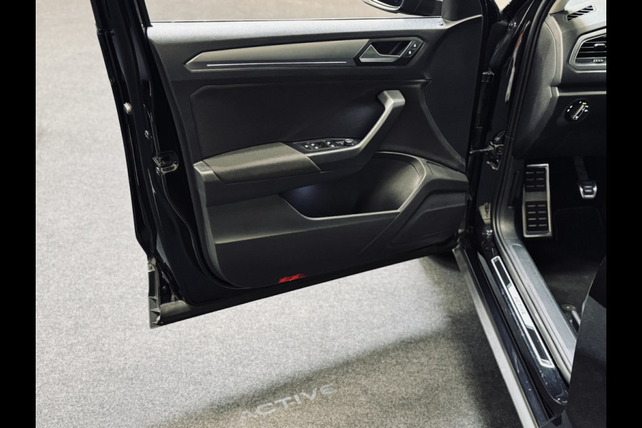 Volkswagen T-Roc 1.5 TSI Active | 17" | CarPlay | Stoelverw. |