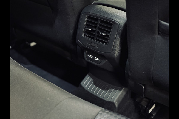 Volkswagen T-Roc 1.5 TSI Active | 17" | CarPlay | Stoelverw. |