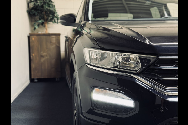 Volkswagen T-Roc 1.5 TSI Active | 17" | CarPlay | Stoelverw. |