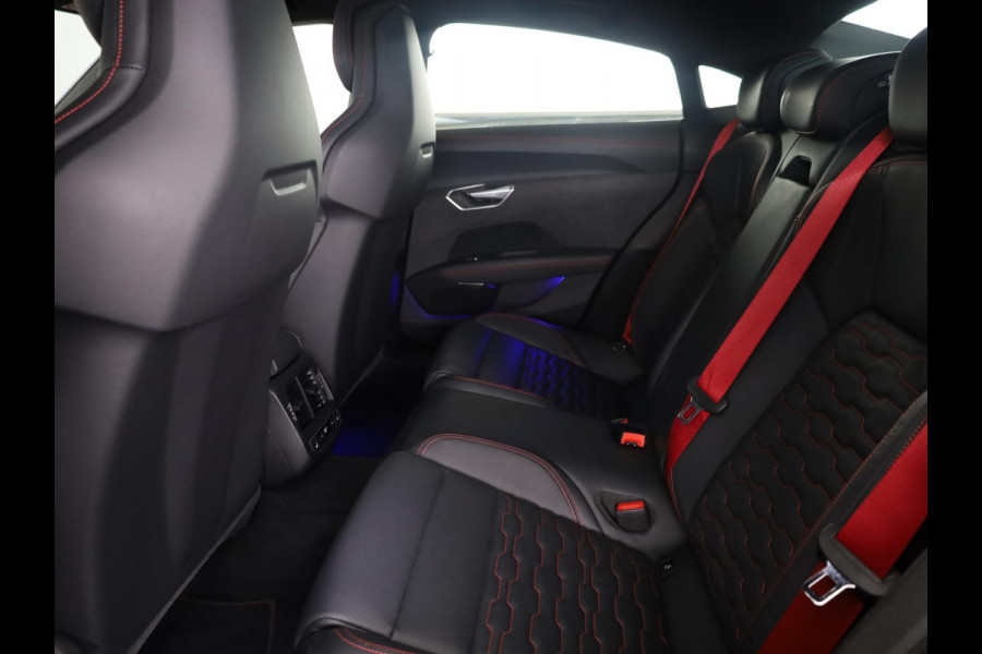 Audi e-tron GT RS 93 kWh 599pk | Panoramadak | Navigatie | Head Up display |Stoelverwaming en ventilatie | RS Design pakket | Laser led koplampen