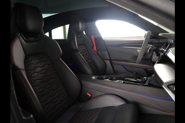 Audi e-tron GT RS 93 kWh 599pk | Panoramadak | Navigatie | Head Up display |Stoelverwaming en ventilatie | RS Design pakket | Laser led koplampen