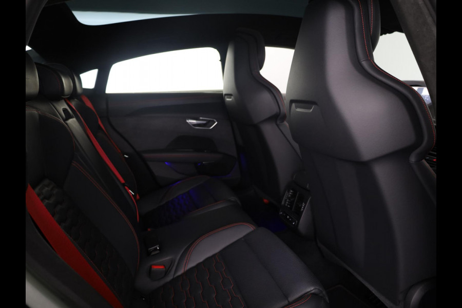 Audi e-tron GT RS 93 kWh 599pk | Panoramadak | Navigatie | Head Up display |Stoelverwaming en ventilatie | RS Design pakket | Laser led koplampen