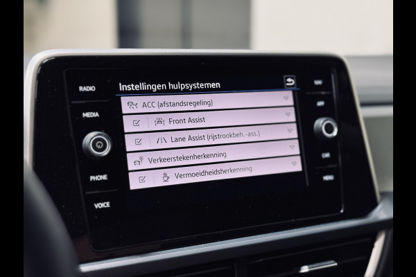 Volkswagen T-Roc 1.5 TSI DSG Style | IQ Light | Camera | Stoel/stuurverw.
