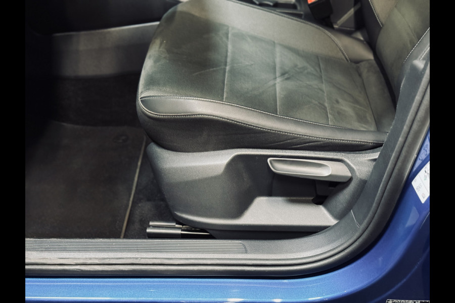 Volkswagen T-Roc 1.5 TSI DSG Style | IQ Light | Camera | Stoel/stuurverw.