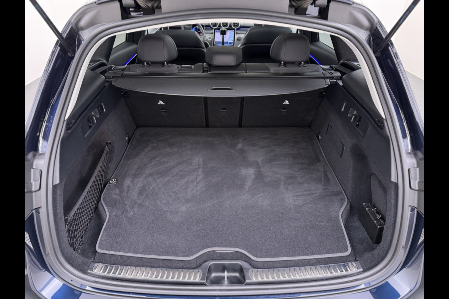 Mercedes-Benz GLC 300e 4Matic // Trekhaak // Panoramadak // 360 Camera // Distronic // GRATIS Winterbandenset // Carplay