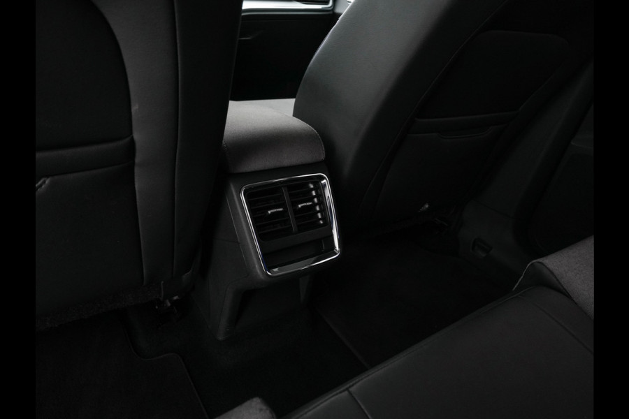 Škoda ENYAQ iV 60 [ 3-Fase-11kW ] {SoH-88%} (INCL-BTW) *LEATHER-FABRIC | FULL-LED | DIGI-COCKPIT | CAMERA | KEYLESS | NAVI-FULLMAP | AMBIENTLIGHT | ECC | HEATED-COMFORTSEATS | PRIVACY-GLASS | DAB+ | PDC | CRUISE | 19"ALU*