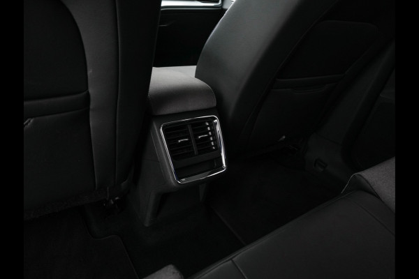 Škoda ENYAQ iV 60 [ 3-Fase-11kW ] {SoH-88%} (INCL-BTW) *LEATHER-FABRIC | FULL-LED | DIGI-COCKPIT | CAMERA | KEYLESS | NAVI-FULLMAP | AMBIENTLIGHT | ECC | HEATED-COMFORTSEATS | PRIVACY-GLASS | DAB+ | PDC | CRUISE | 19"ALU*