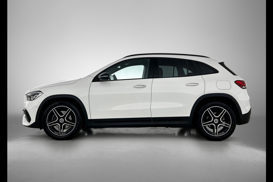 Mercedes-Benz GLA 180 AMG Line Premium | Night Pakket | Ledkoplampen | Parkeerpakket met achteruitrijcamera | Sfeerverlichting. Inclusief 24 maanden Mercedes-Benz Certified garantie voor Europa.