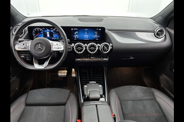 Mercedes-Benz GLA 180 AMG Line Premium | Night Pakket | Ledkoplampen | Parkeerpakket met achteruitrijcamera | Sfeerverlichting. Inclusief 24 maanden Mercedes-Benz Certified garantie voor Europa.