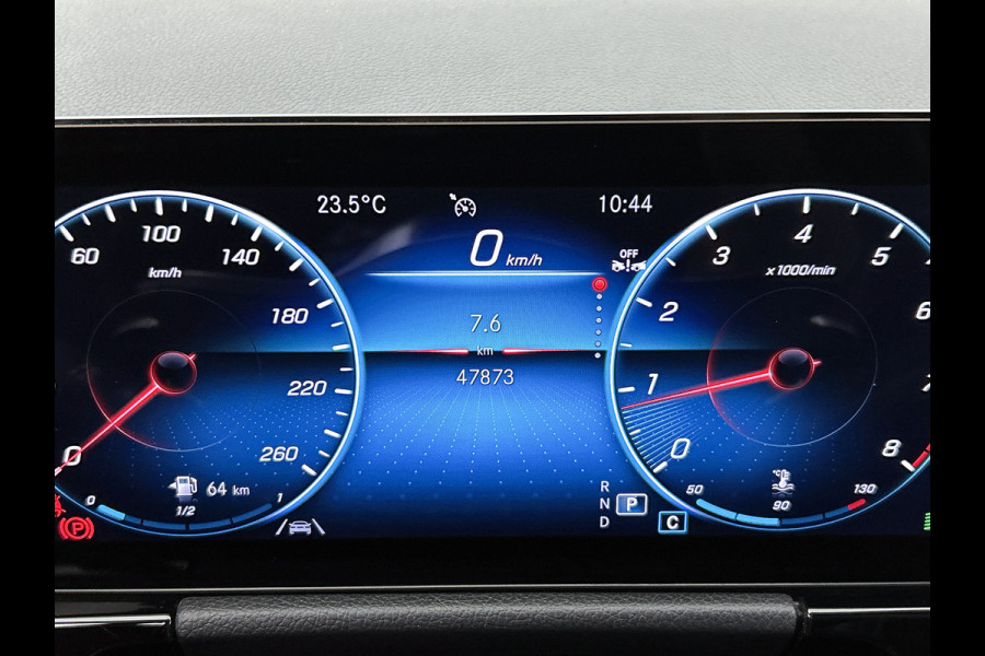 Mercedes-Benz GLA 180 AMG Line Premium | Night Pakket | Ledkoplampen | Parkeerpakket met achteruitrijcamera | Sfeerverlichting. Inclusief 24 maanden Mercedes-Benz Certified garantie voor Europa.
