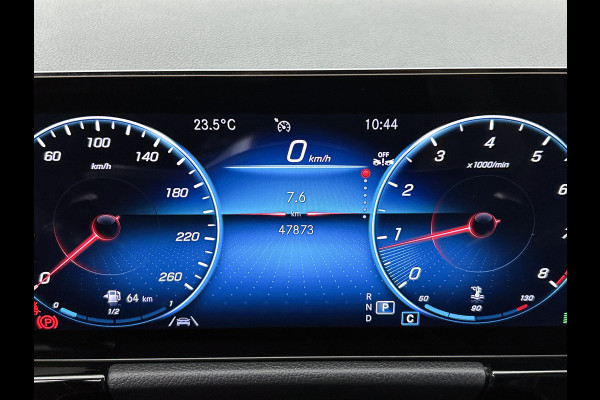 Mercedes-Benz GLA 180 AMG Line Premium | Night Pakket | Ledkoplampen | Parkeerpakket met achteruitrijcamera | Sfeerverlichting. Inclusief 24 maanden Mercedes-Benz Certified garantie voor Europa.