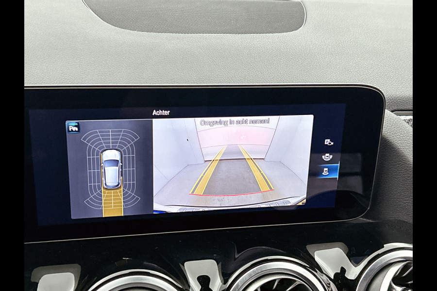 Mercedes-Benz GLA 180 AMG Line Premium | Night Pakket | Ledkoplampen | Parkeerpakket met achteruitrijcamera | Sfeerverlichting. Inclusief 24 maanden Mercedes-Benz Certified garantie voor Europa.