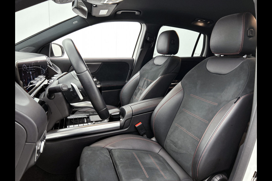 Mercedes-Benz GLA 180 AMG Line Premium | Night Pakket | Ledkoplampen | Parkeerpakket met achteruitrijcamera | Sfeerverlichting. Inclusief 24 maanden Mercedes-Benz Certified garantie voor Europa.