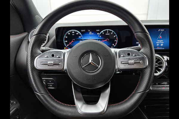 Mercedes-Benz GLA 180 AMG Line Premium | Night Pakket | Ledkoplampen | Parkeerpakket met achteruitrijcamera | Sfeerverlichting. Inclusief 24 maanden Mercedes-Benz Certified garantie voor Europa.