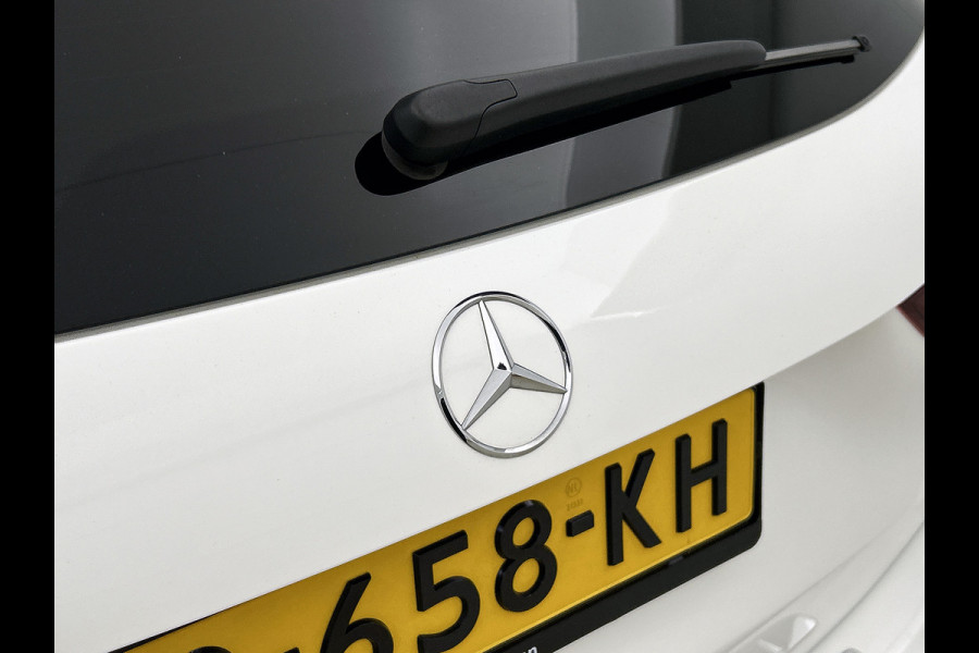 Mercedes-Benz GLA 180 AMG Line Premium | Night Pakket | Ledkoplampen | Parkeerpakket met achteruitrijcamera | Sfeerverlichting. Inclusief 24 maanden Mercedes-Benz Certified garantie voor Europa.