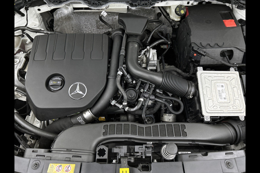 Mercedes-Benz GLA 180 AMG Line Premium | Night Pakket | Ledkoplampen | Parkeerpakket met achteruitrijcamera | Sfeerverlichting. Inclusief 24 maanden Mercedes-Benz Certified garantie voor Europa.