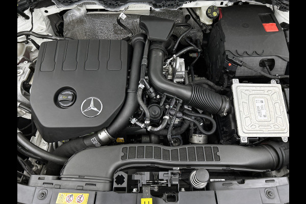 Mercedes-Benz GLA 180 AMG Line Premium | Night Pakket | Ledkoplampen | Parkeerpakket met achteruitrijcamera | Sfeerverlichting. Inclusief 24 maanden Mercedes-Benz Certified garantie voor Europa.