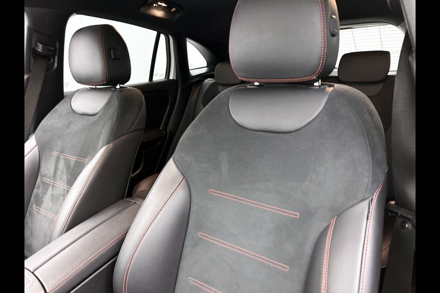 Mercedes-Benz GLA 180 AMG Line Premium | Night Pakket | Ledkoplampen | Parkeerpakket met achteruitrijcamera | Sfeerverlichting. Inclusief 24 maanden Mercedes-Benz Certified garantie voor Europa.