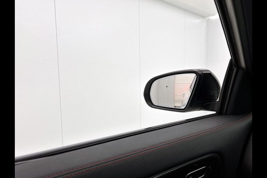 Mercedes-Benz GLA 180 AMG Line Premium | Night Pakket | Ledkoplampen | Parkeerpakket met achteruitrijcamera | Sfeerverlichting. Inclusief 24 maanden Mercedes-Benz Certified garantie voor Europa.