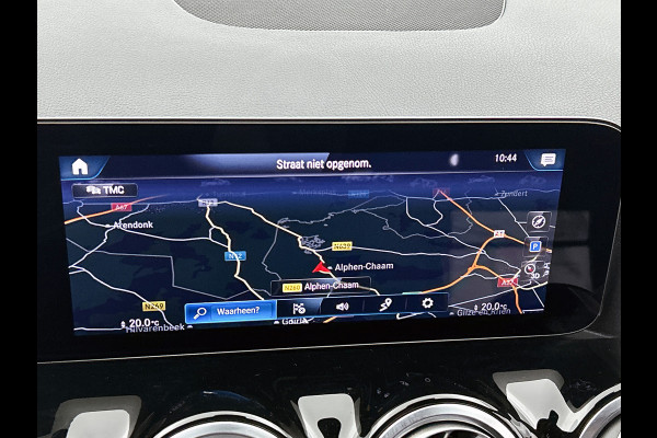 Mercedes-Benz GLA 180 AMG Line Premium | Night Pakket | Ledkoplampen | Parkeerpakket met achteruitrijcamera | Sfeerverlichting. Inclusief 24 maanden Mercedes-Benz Certified garantie voor Europa.