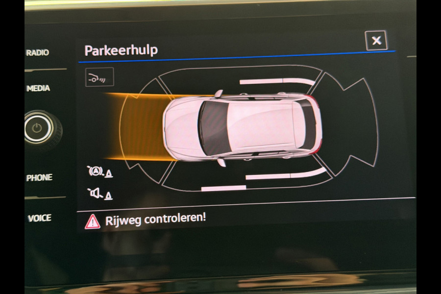 Volkswagen T-Roc 1.5 TSI Style|150PK|ACC|IQ.Light|Winterpack|Camera|Carplay