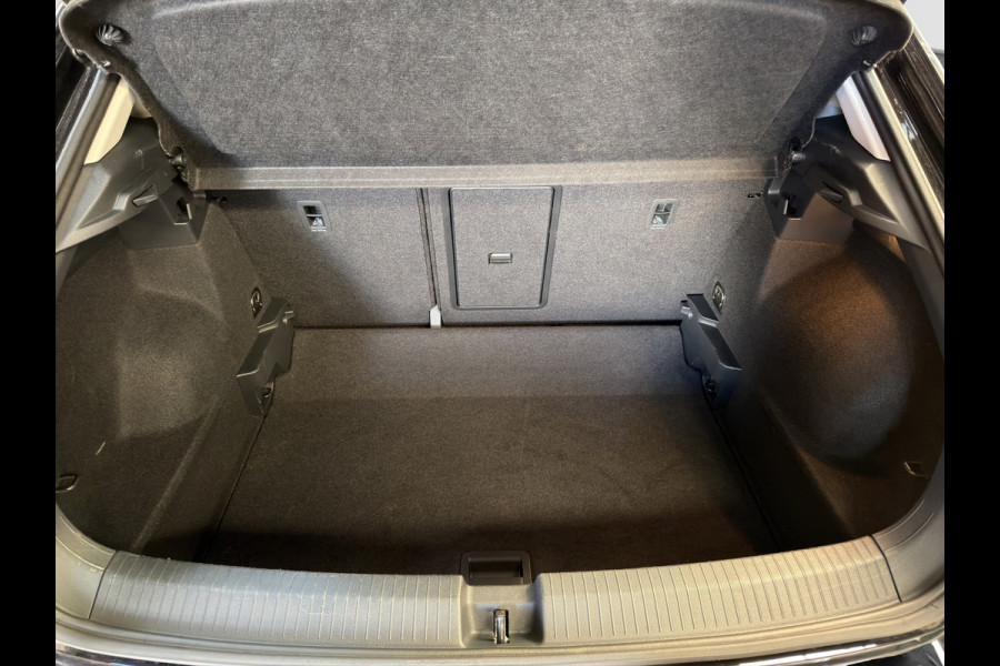 Volkswagen T-Roc 1.5 TSI Style|150PK|ACC|IQ.Light|Winterpack|Camera|Carplay