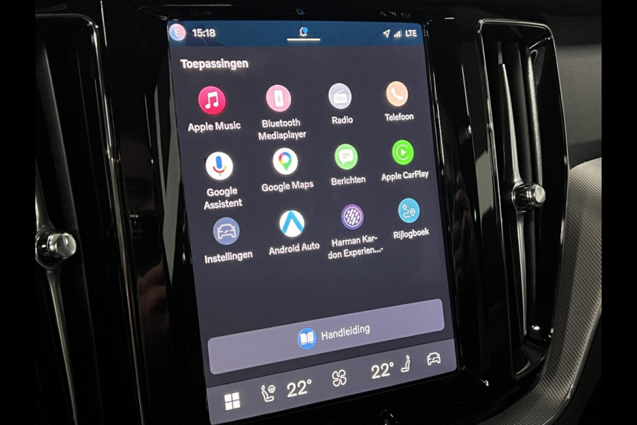 Volvo XC60 2.0 T6 Plug-in hybrid AWD Plus Dark SOH 98% *Long range* Adapt. Cruise | Open dak | Harman/Kardon | Stuur-/Stuurverwarming | Carplay | Achteruitrijcamera