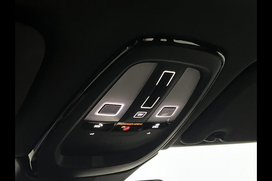 Volvo XC60 2.0 T6 Plug-in hybrid AWD Plus Dark SOH 98% *Long range* Adapt. Cruise | Open dak | Harman/Kardon | Stuur-/Stuurverwarming | Carplay | Achteruitrijcamera