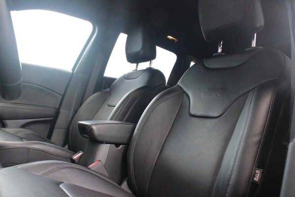 Jeep Compass 4xe 240PK Plug-in Hybrid ELECTRIC S | AFNEEMBARE TREKHAAK | PANORAMA SCHUIF/KANTEL DAK | DAB+ RADIO | NAVIGATIE | ELEKTRISCH BEDIENBARE VOORSTOELEN MET GEHEUGENFUNCTIE OP DE BESTUURDERSSTOEL | STOEL/STUUR VERWARMING | STOEL VENTILATIE | CRUISE CONTROL | DODEHOEK DETECTIE | CLIMATE CONTROL | XENON KOPLAMPEN | LEDEREN BEKLEDING | ELEKTRISCH BEDIENBARE ACHTERKLEP | KEYLESS ENTRY/START | PARKEERSENSOREN VOOR + ACHTER | ACHTERUITRIJ CAMERA | ALPINE AUDIO SYSTEM |