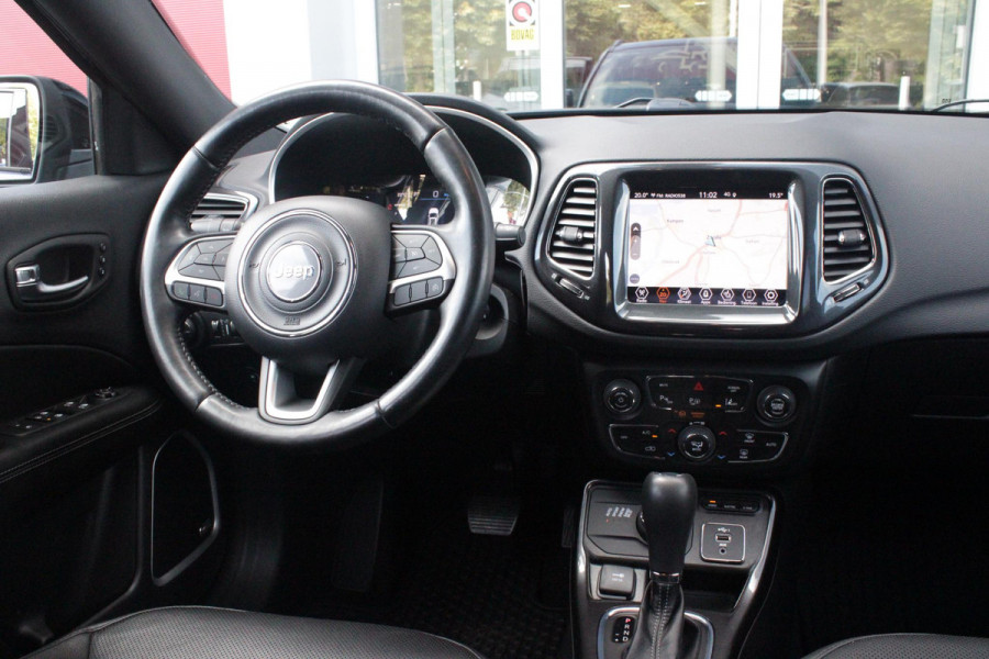 Jeep Compass 4xe 240PK Plug-in Hybrid ELECTRIC S | AFNEEMBARE TREKHAAK | PANORAMA SCHUIF/KANTEL DAK | DAB+ RADIO | NAVIGATIE | ELEKTRISCH BEDIENBARE VOORSTOELEN MET GEHEUGENFUNCTIE OP DE BESTUURDERSSTOEL | STOEL/STUUR VERWARMING | STOEL VENTILATIE | CRUISE CONTROL | DODEHOEK DETECTIE | CLIMATE CONTROL | XENON KOPLAMPEN | LEDEREN BEKLEDING | ELEKTRISCH BEDIENBARE ACHTERKLEP | KEYLESS ENTRY/START | PARKEERSENSOREN VOOR + ACHTER | ACHTERUITRIJ CAMERA | ALPINE AUDIO SYSTEM |