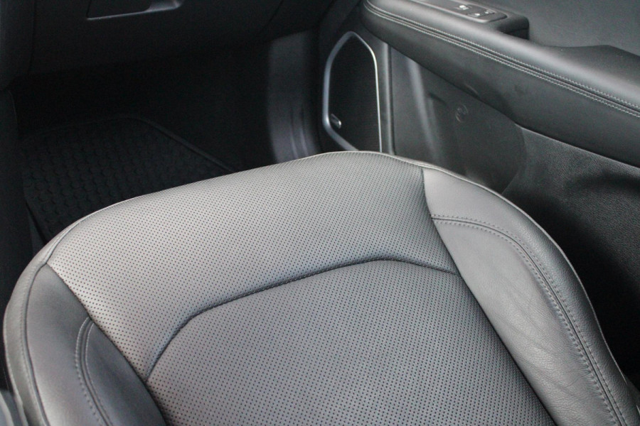 Jeep Compass 4xe 240PK Plug-in Hybrid ELECTRIC S | AFNEEMBARE TREKHAAK | PANORAMA SCHUIF/KANTEL DAK | DAB+ RADIO | NAVIGATIE | ELEKTRISCH BEDIENBARE VOORSTOELEN MET GEHEUGENFUNCTIE OP DE BESTUURDERSSTOEL | STOEL/STUUR VERWARMING | STOEL VENTILATIE | CRUISE CONTROL | DODEHOEK DETECTIE | CLIMATE CONTROL | XENON KOPLAMPEN | LEDEREN BEKLEDING | ELEKTRISCH BEDIENBARE ACHTERKLEP | KEYLESS ENTRY/START | PARKEERSENSOREN VOOR + ACHTER | ACHTERUITRIJ CAMERA | ALPINE AUDIO SYSTEM |