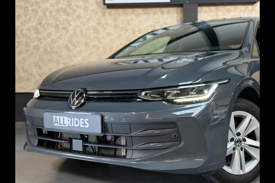 Volkswagen Golf 1.5 eTSI Life Edition | Stoel/Stuurverwarming | Carplay | Parkeersensoren | Led | Sfeerverlichting
