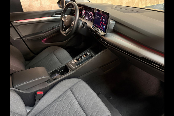 Volkswagen Golf 1.5 eTSI Life Edition | Stoel/Stuurverwarming | Carplay | Parkeersensoren | Led | Sfeerverlichting