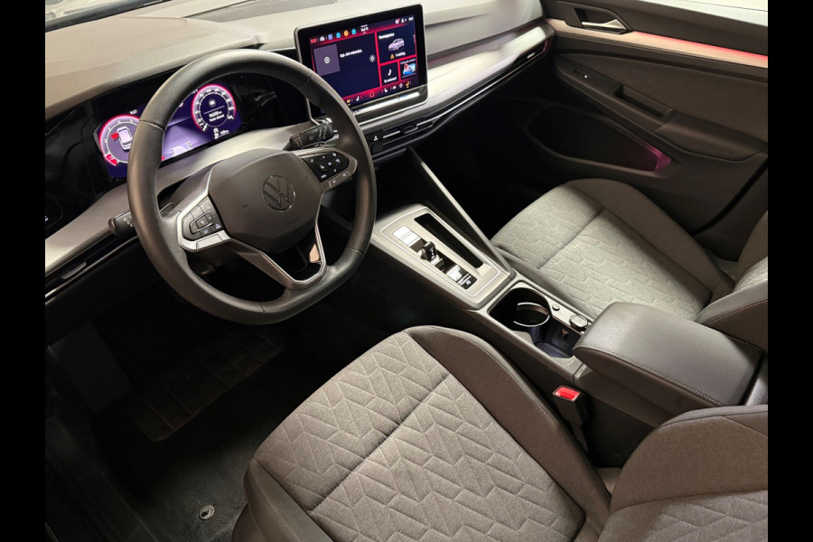 Volkswagen Golf 1.5 eTSI Life Edition | Stoel/Stuurverwarming | Carplay | Parkeersensoren | Led | Sfeerverlichting