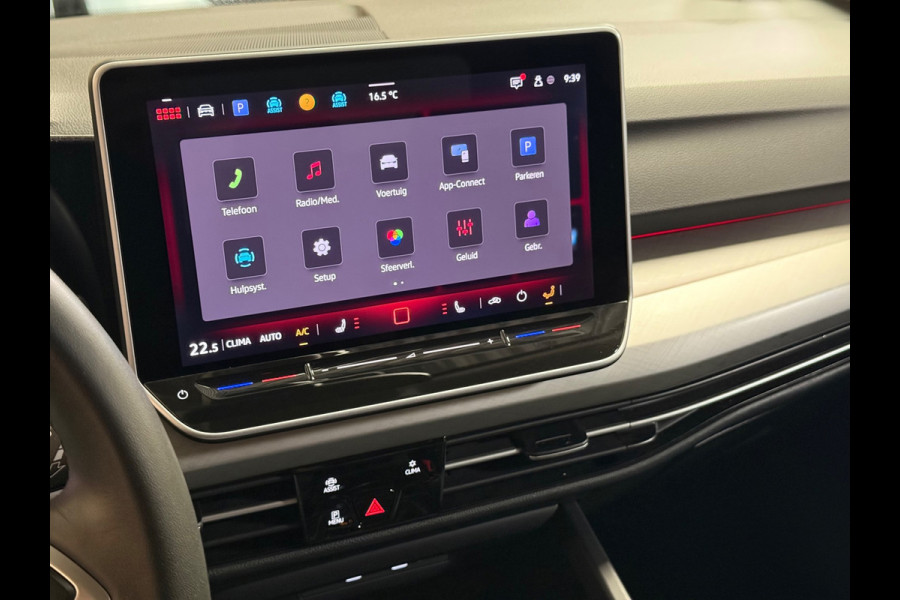 Volkswagen Golf 1.5 eTSI Life Edition | Stoel/Stuurverwarming | Carplay | Parkeersensoren | Led | Sfeerverlichting