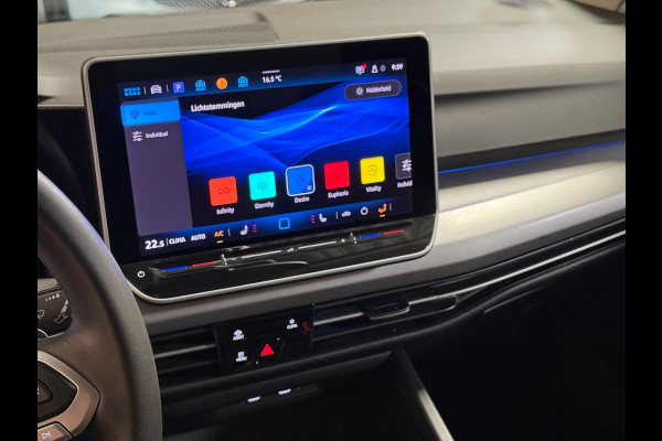 Volkswagen Golf 1.5 eTSI Life Edition | Stoel/Stuurverwarming | Carplay | Parkeersensoren | Led | Sfeerverlichting