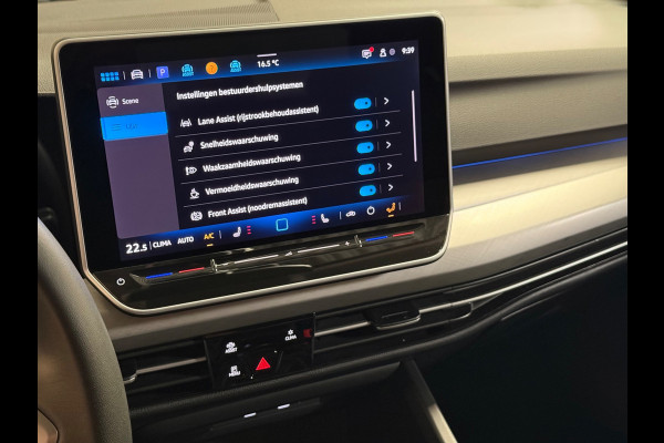 Volkswagen Golf 1.5 eTSI Life Edition | Stoel/Stuurverwarming | Carplay | Parkeersensoren | Led | Sfeerverlichting
