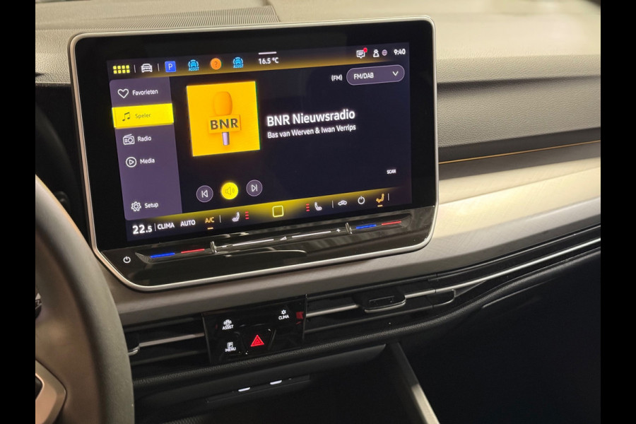 Volkswagen Golf 1.5 eTSI Life Edition | Stoel/Stuurverwarming | Carplay | Parkeersensoren | Led | Sfeerverlichting