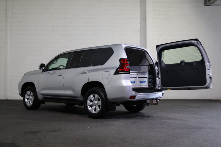 Toyota Land Cruiser 2.8 D-4D-F Challenger Window Van